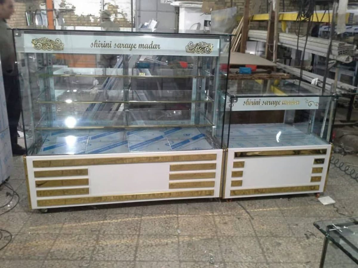 یخچال مکعبی ویترینی به همراه میز کش